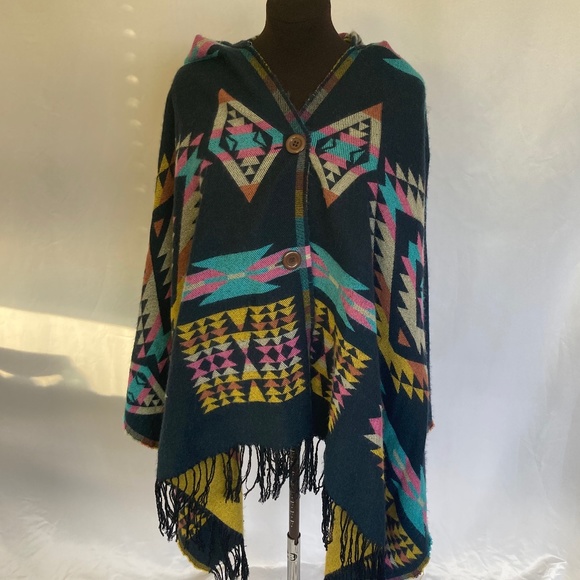 Beautiful Hooded Native Print Poncho - Picture 11 of 15